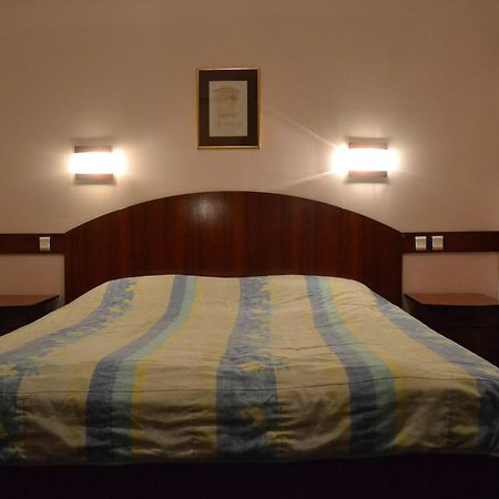 Hotel Mimoza クマノヴォ エクステリア 写真
