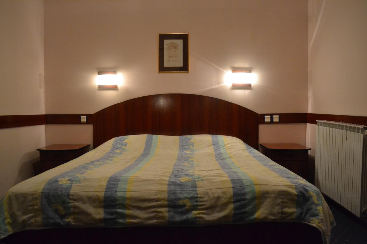 Hotel Mimoza クマノヴォ エクステリア 写真