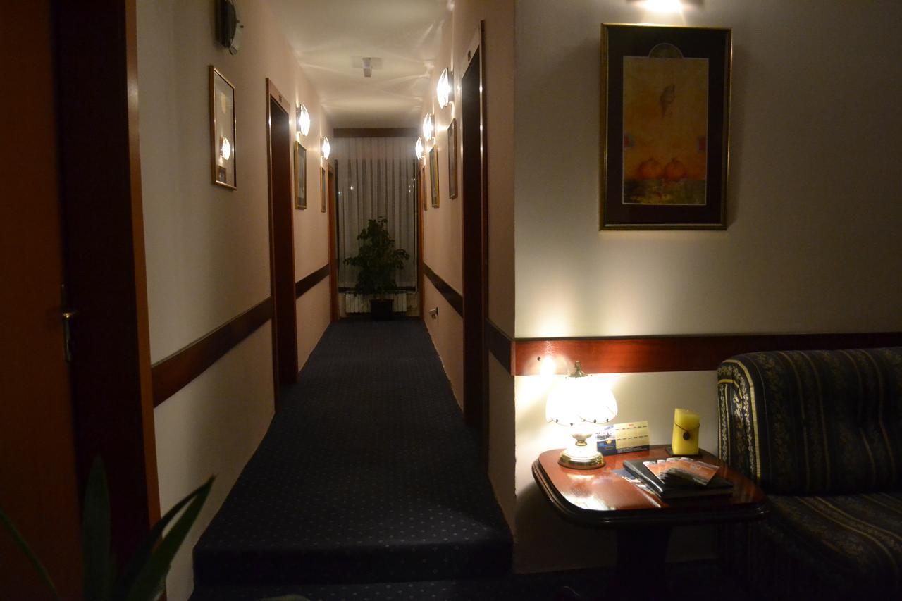 Hotel Mimoza クマノヴォ エクステリア 写真